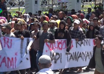 Demonstrasi Berhari-hari Warga Air Bangis ke Kantor Gubernur Sumbar